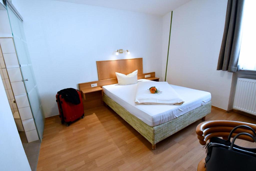 Postel nebo postele na pokoji v ubytování AKZENT Hotel Grüner Baum