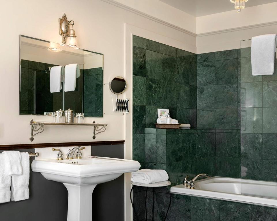 Abigail's Hotel - Resim 43