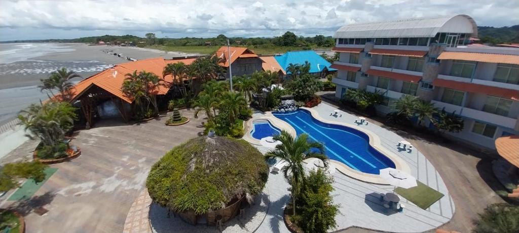 Bazén v ubytování Aparthotel Bernabeth nebo v jeho okolí