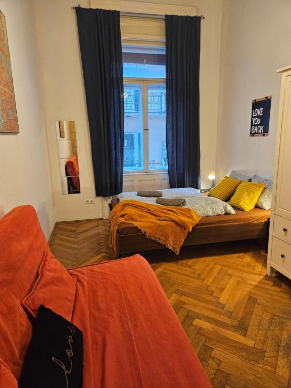 Postel nebo postele na pokoji v ubytování Lovely Riverside Rooms