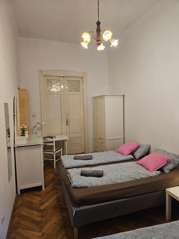 Postel nebo postele na pokoji v ubytování Lovely Riverside Rooms