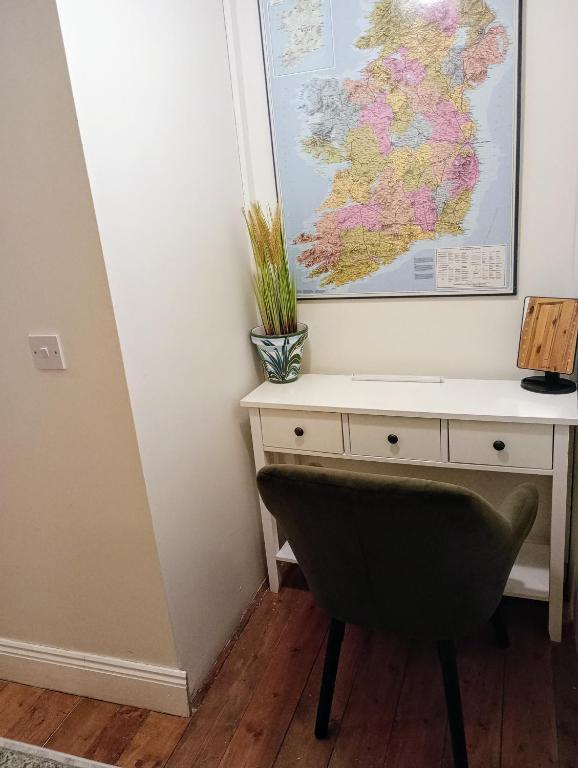 Fotografie z fotogalerie ubytování Comfy Private Room and Bathroom on the top floor of a Home Stay Ten Mins Walk to the Ctr, Two flights of stairs to climb v destinaci Cork