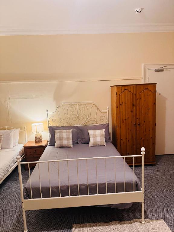 Postel nebo postele na pokoji v ubytování Edinburgh Travel Guest House