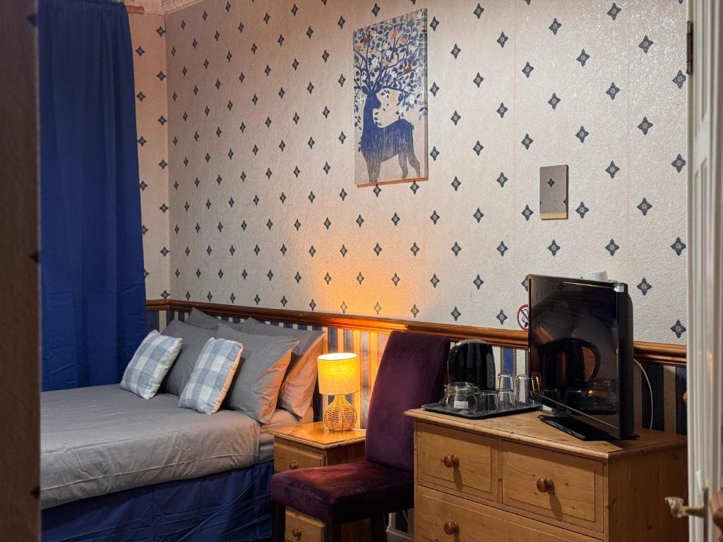 Postel nebo postele na pokoji v ubytování Edinburgh Travel Guest House