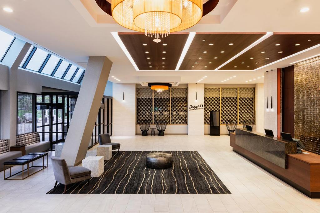 APA Hotel Woodbridge - Housity