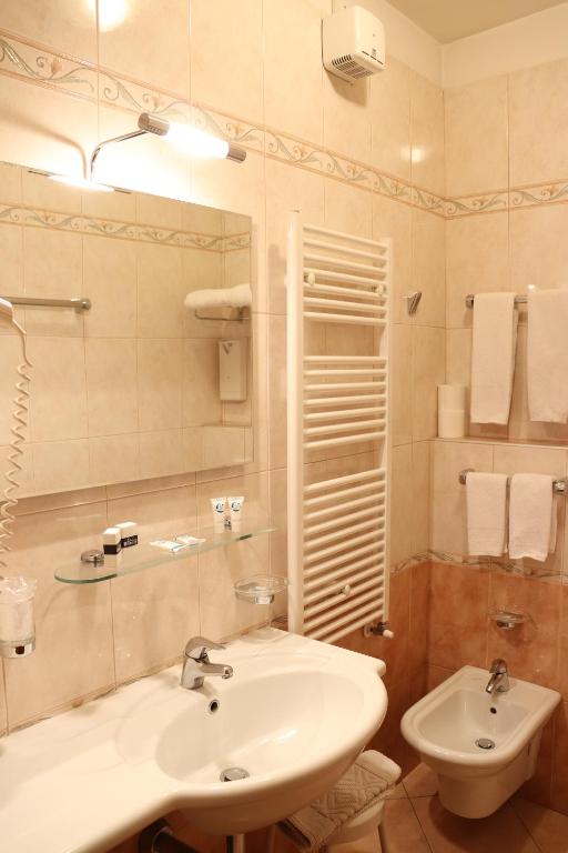 Koupelna v ubytování Hotel Montereale