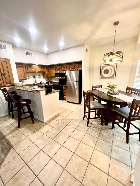 Supreme updated Hawkridge Condo photo
