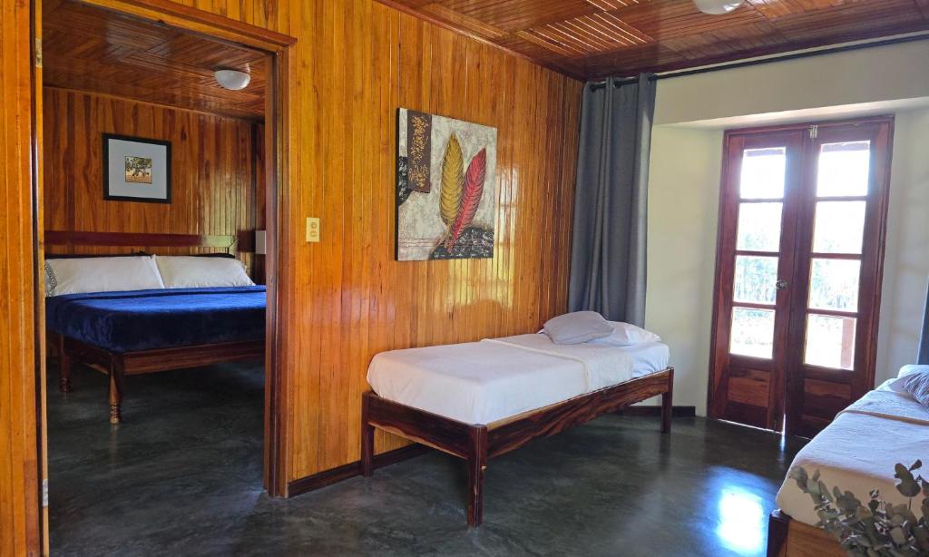 Voodi või voodid majutusasutuse El Santuario Ecolodge - Hotel & Dorms toas