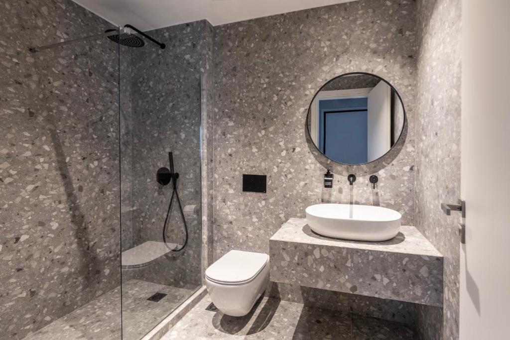 Elliot Petralona, Athens - 7