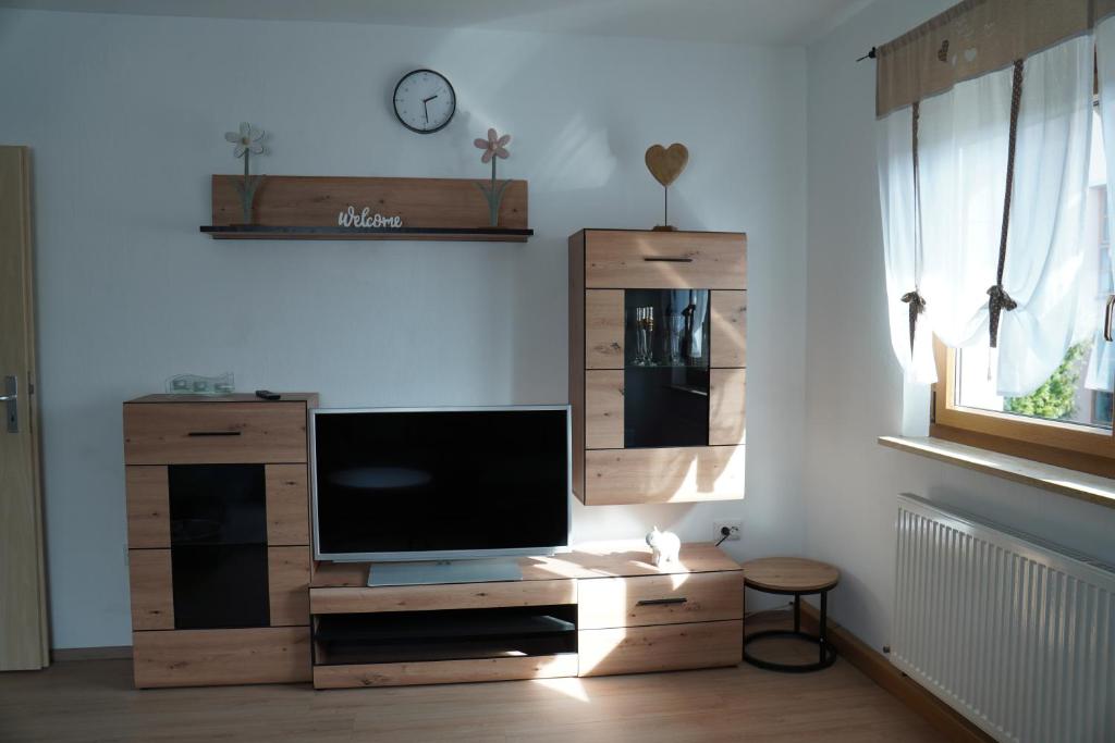 TV a/nebo společenská místnost v ubytování Ferienwohnung Sebald