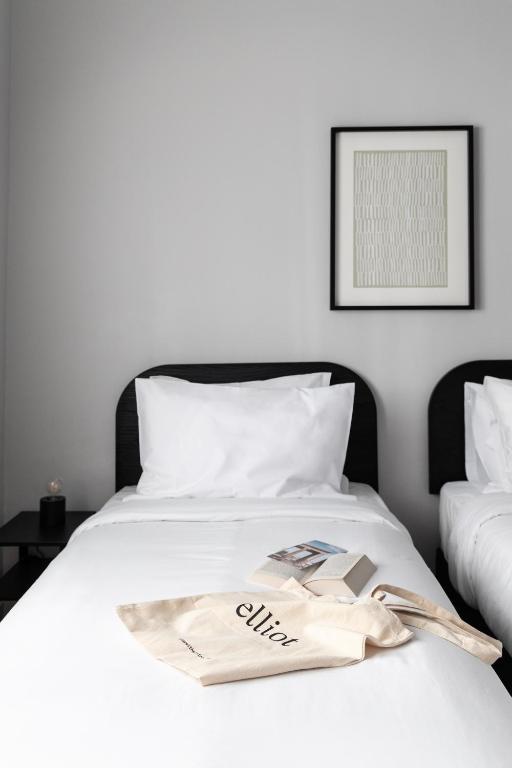 Elliot Petralona, Athens - 15