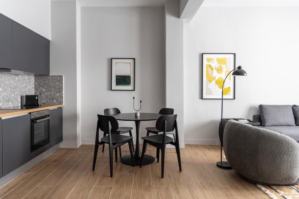 Elliot Petralona, Athens - 9