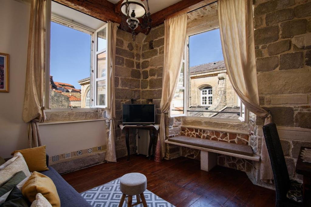 Televízia a/alebo spoločenská miestnosť v ubytovaní SARACA PALACE by DuHomes
