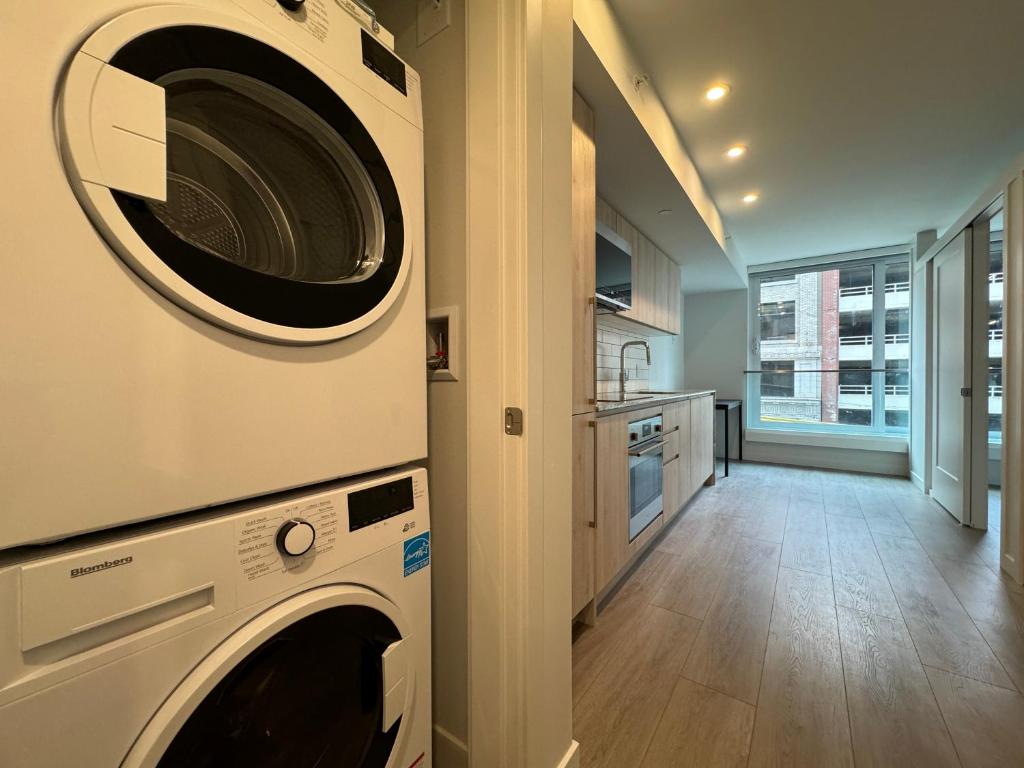 Silverstone Downtown Center Long-Stay Home in Vancouver photo
