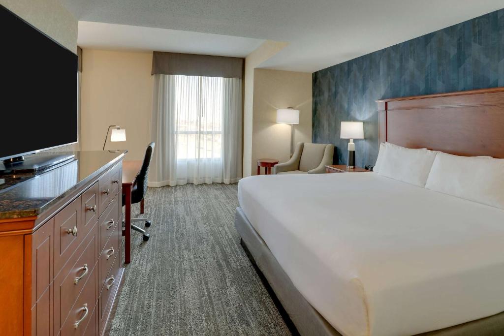 Postel nebo postele na pokoji v ubytování Drury Plaza Hotel Mt Vernon