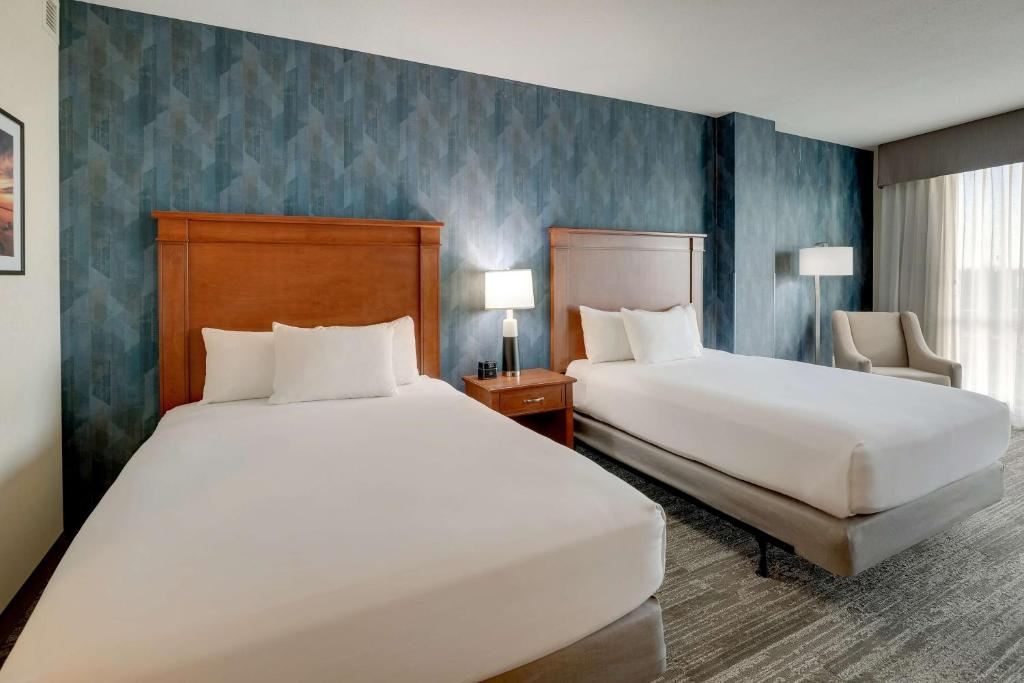 Postel nebo postele na pokoji v ubytování Drury Plaza Hotel Mt Vernon