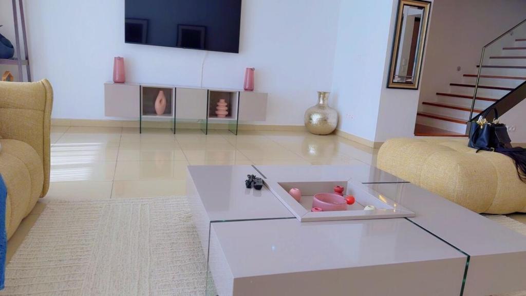 Zona de estar de Oceanfront 2 Bedrooms with Beach Access