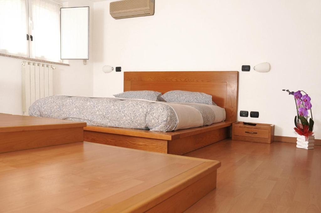 Postel nebo postele na pokoji v ubytování Borromeo Residenze Service s.a.s