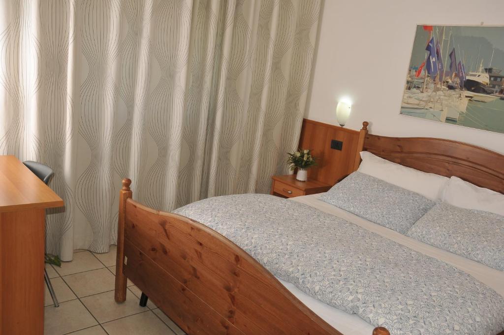 Postel nebo postele na pokoji v ubytování Borromeo Residenze Service s.a.s