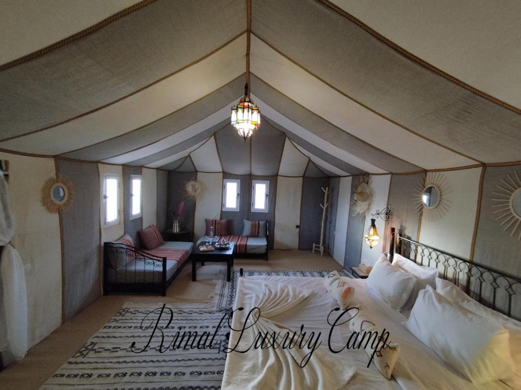 Postel nebo postele na pokoji v ubytování Rimal Luxury Camp