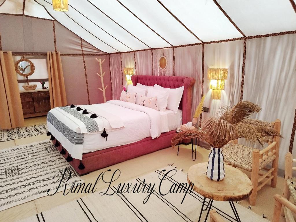 Postel nebo postele na pokoji v ubytování Rimal Luxury Camp