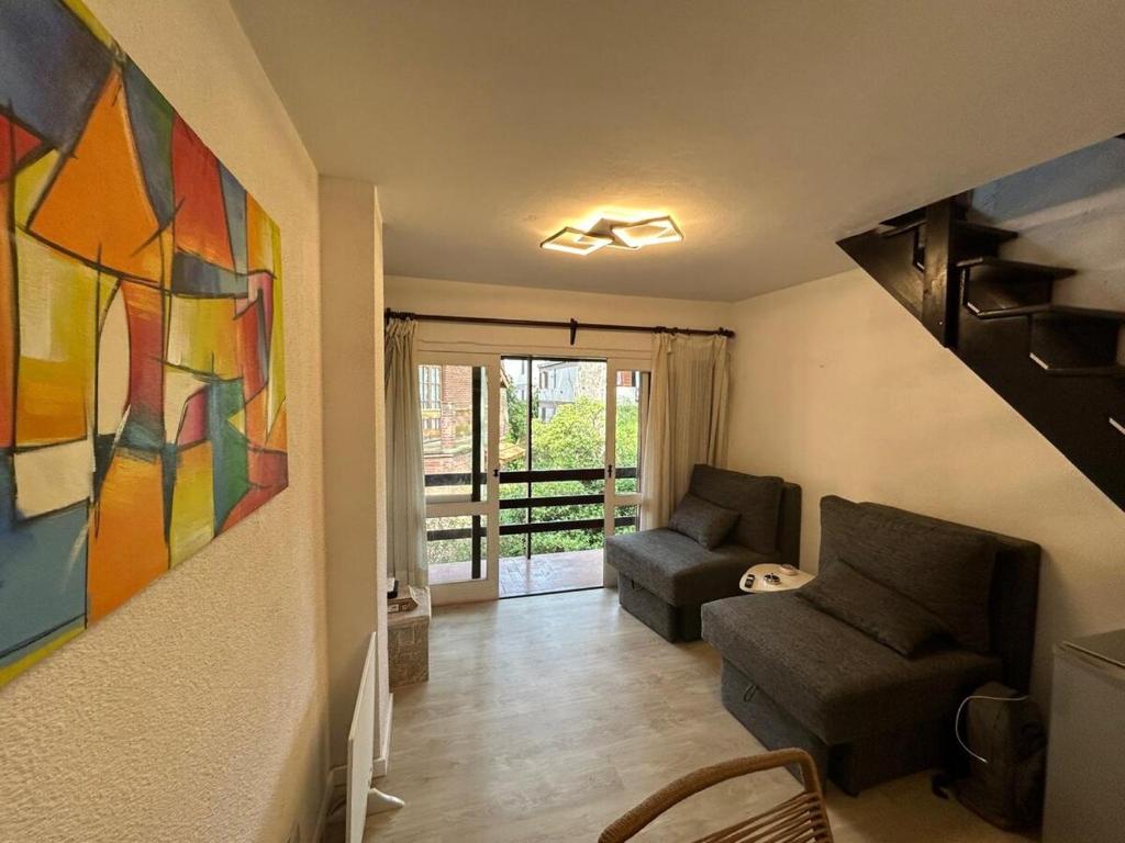 Χώρος καθιστικού στο Departamento tipo duplex cerca de todo pero con la tranquilidad del bosque