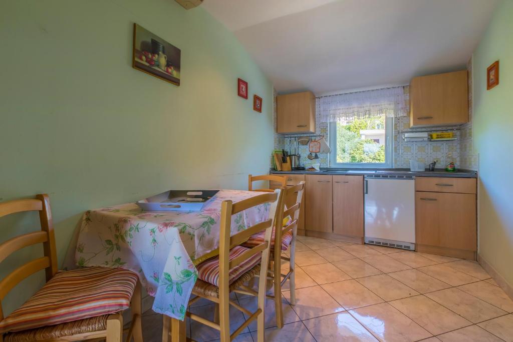 Kuchyň nebo kuchyňský kout v ubytování Apartments by the sea Selce, Crikvenica - 4802