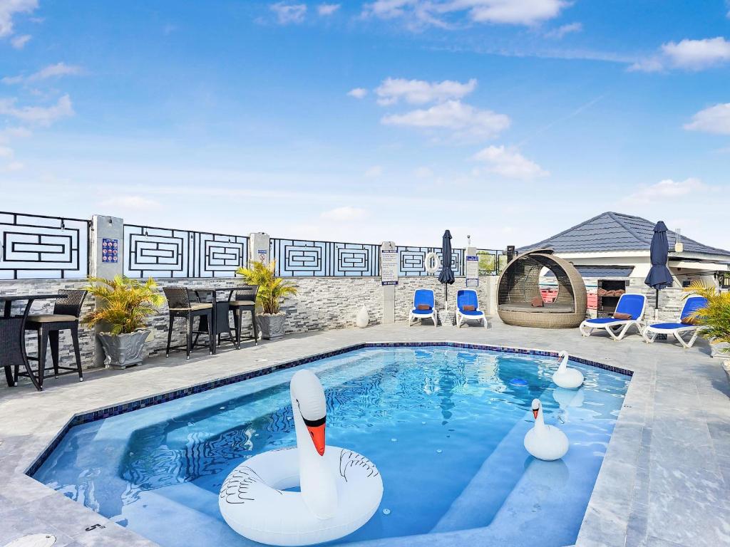 Bazén v ubytování Hospitality Expert BTS 6 - Pool Beach & Bar nebo v jeho okolí
