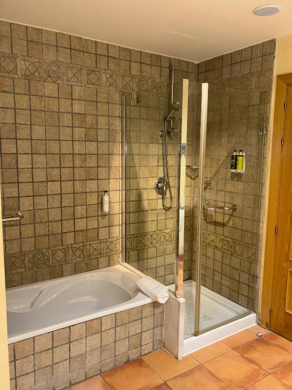 Kúpeľňa v ubytovaní Sercotel Toledo Renacimiento