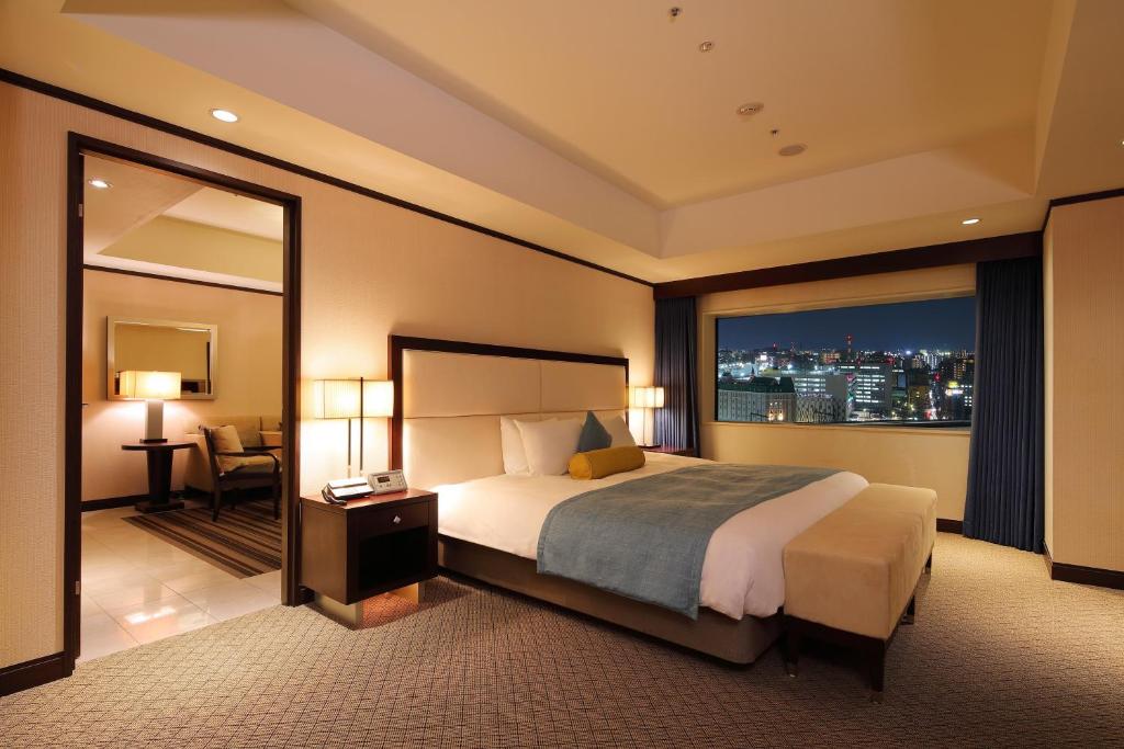 Postel nebo postele na pokoji v ubytování ANA Crowne Plaza Okayama by IHG