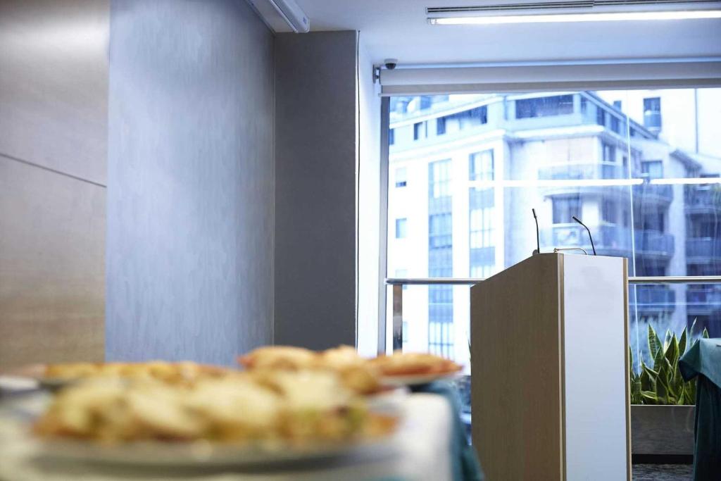 ホテルの敷地内または近くでの食事または食べ物