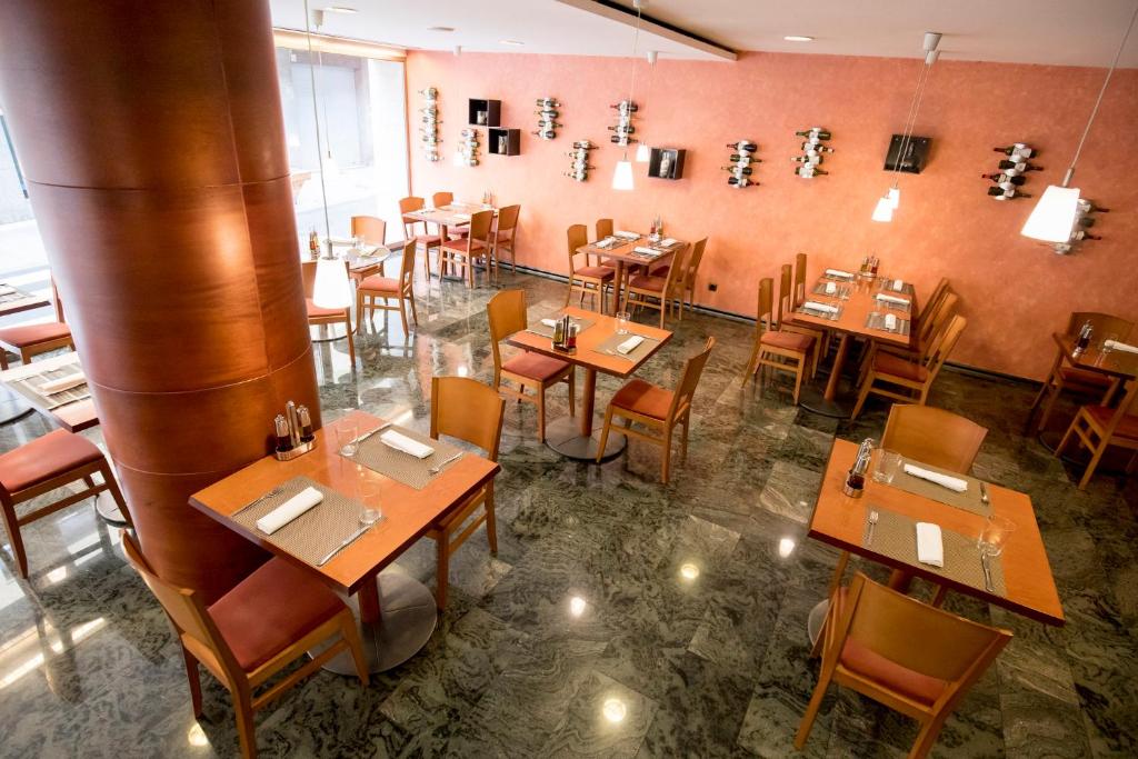 Sercotel Delfos Andorraにあるレストランまたは飲食店
