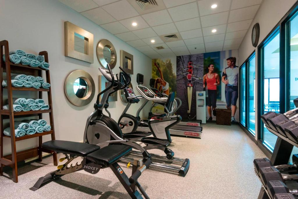 Fitness centrum a/nebo fitness zařízení v ubytování Courtyard Worcester