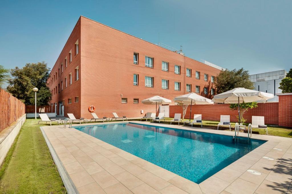 Bazén v ubytování Sercotel Sant Boi nebo v jeho okolí