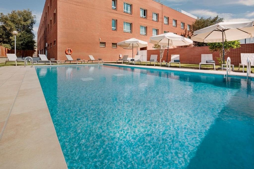 Bazén v ubytování Sercotel Sant Boi nebo v jeho okolí