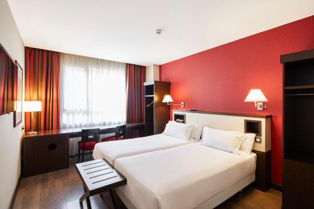 Postel nebo postele na pokoji v ubytování Sercotel Sant Boi