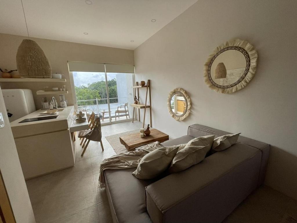 Η κουζίνα ή μικρή κουζίνα στο New Loft with Beach Club Access