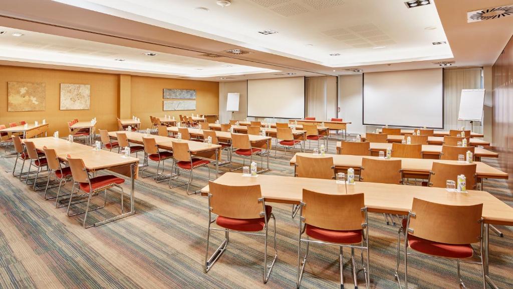 The business area and/or conference room at Sercotel Valladolid