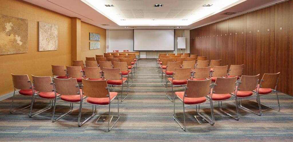 The business area and/or conference room at Sercotel Valladolid