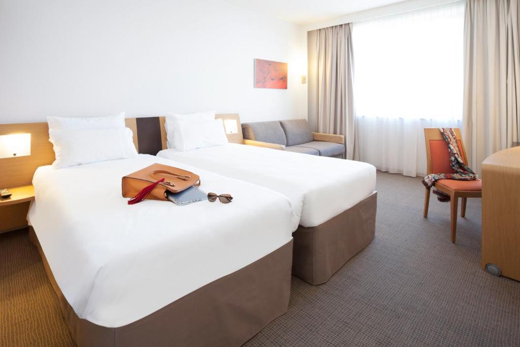 A bed or beds in a room at Sercotel Valladolid