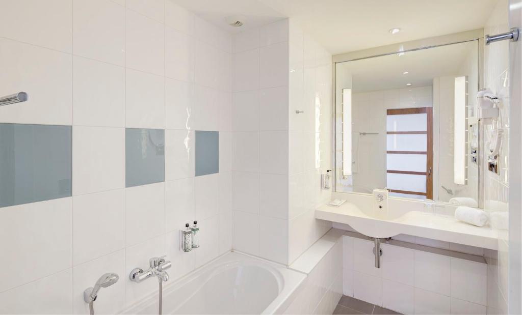 A bathroom at Sercotel Valladolid