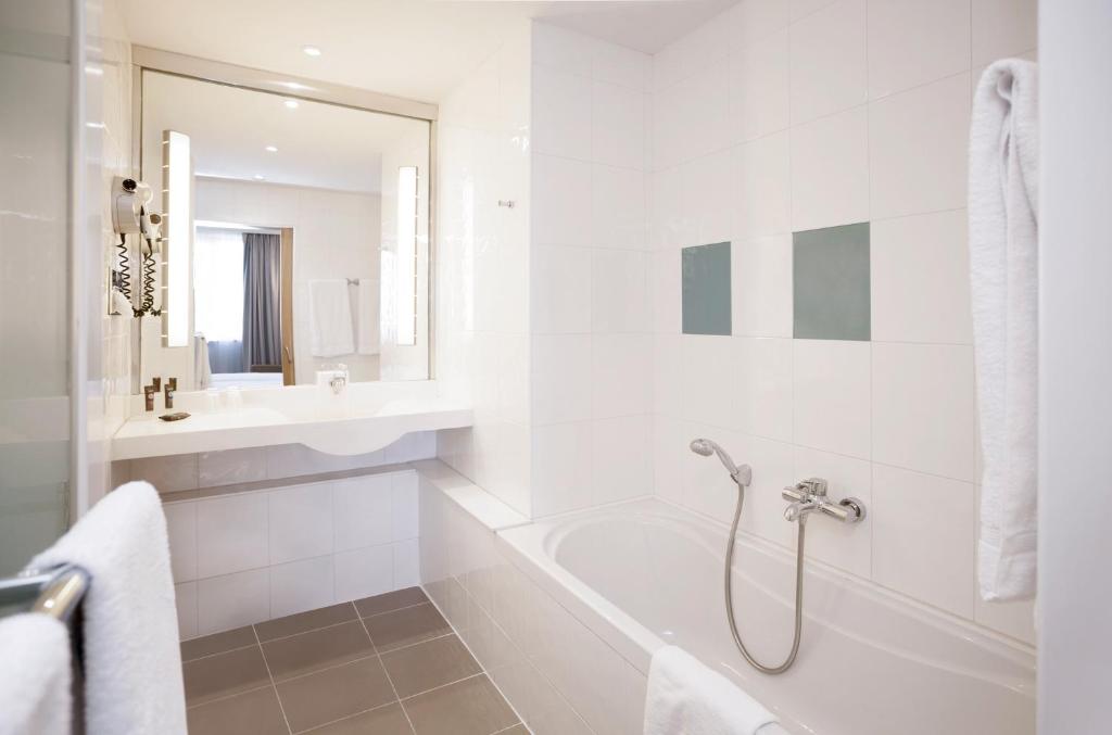 A bathroom at Sercotel Valladolid