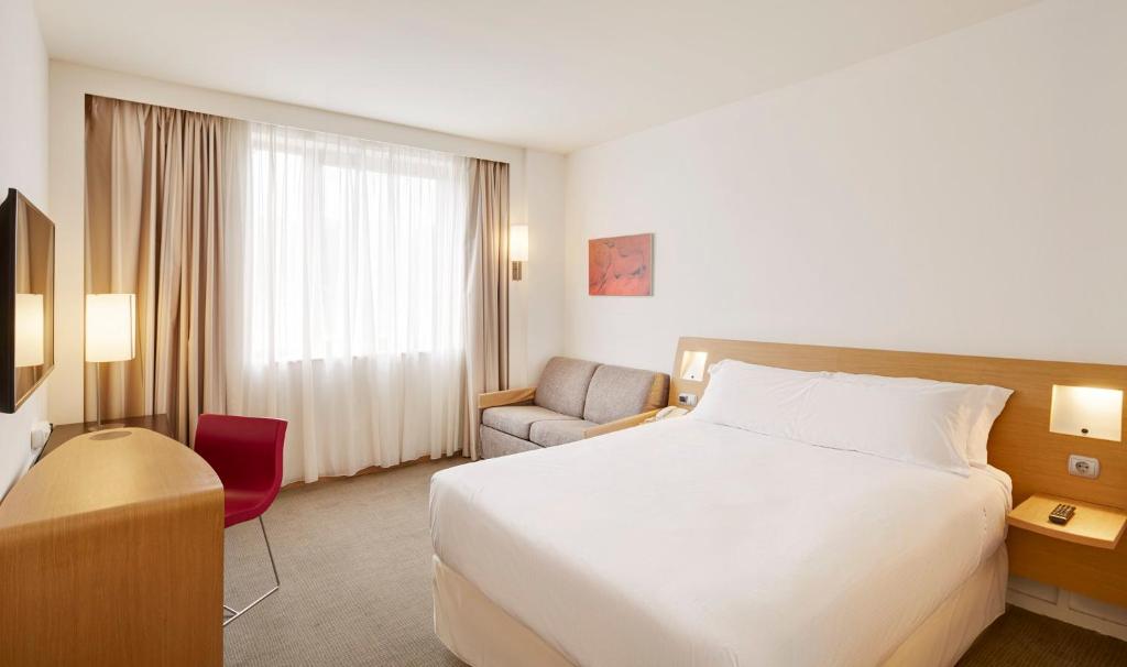 A bed or beds in a room at Sercotel Valladolid