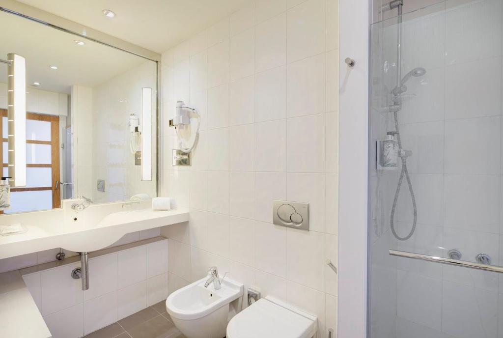 A bathroom at Sercotel Valladolid