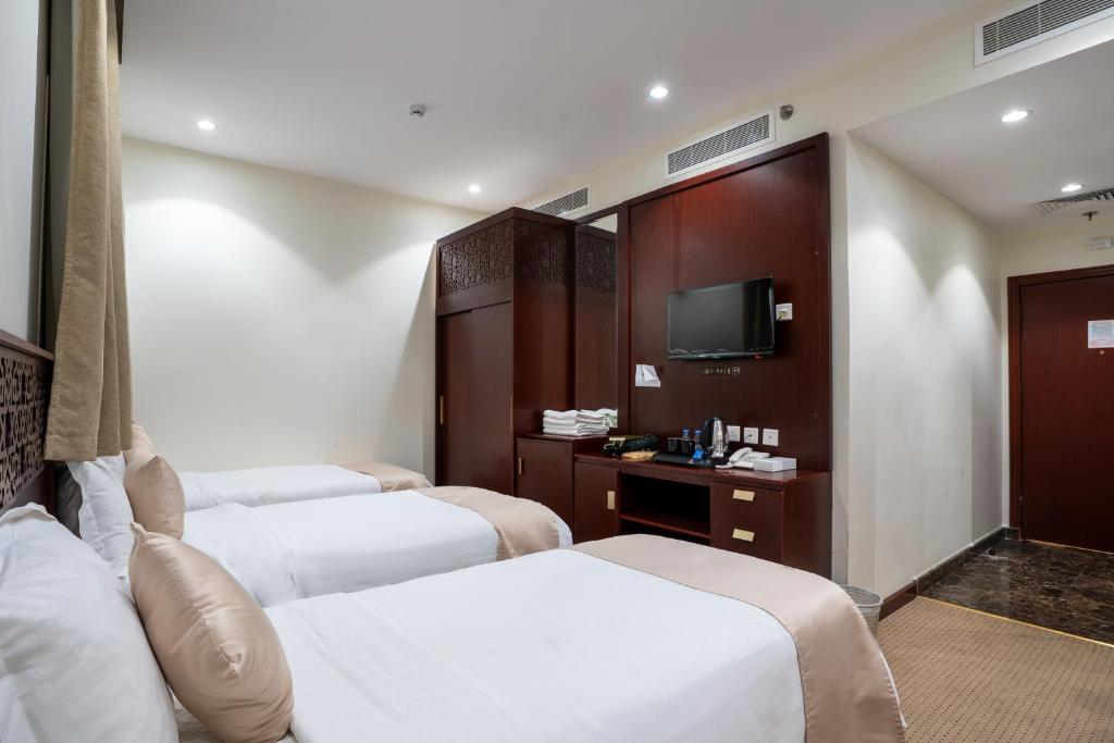 Postel nebo postele na pokoji v ubytování Cordoba Al Azizia Hotel