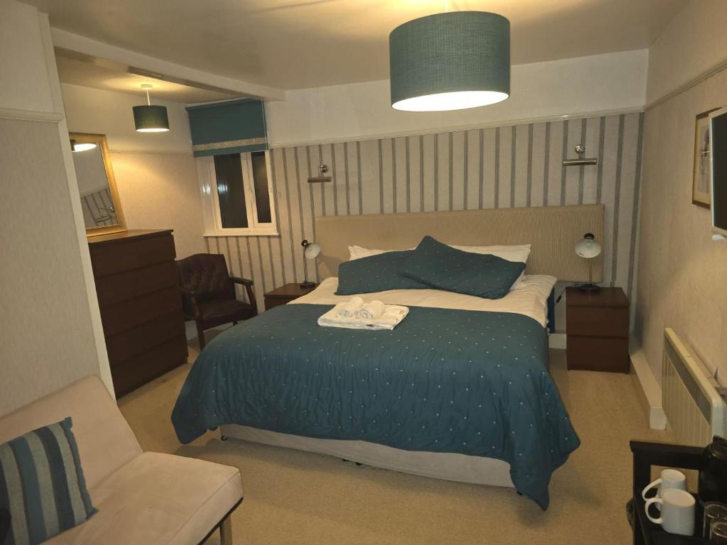 St Quintin Arms - Superior King Room