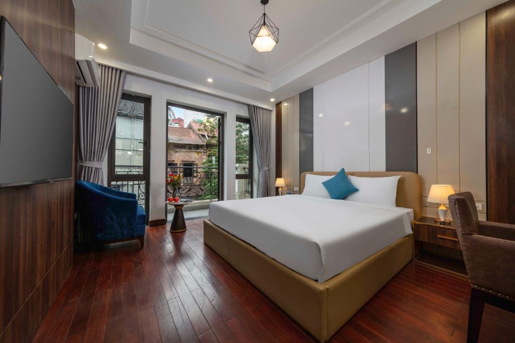 Postel nebo postele na pokoji v ubytování Infinity HaNoi Hotel & Travel