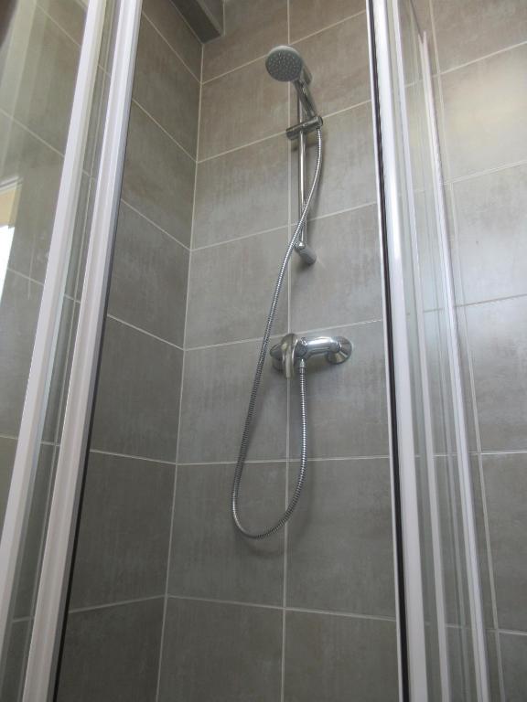 Un baño de Hotel Sables D'or