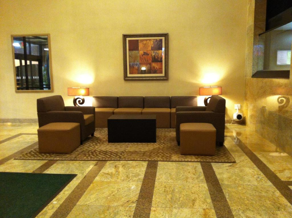 Posezení v ubytování Holiday Inn Hazlet by IHG