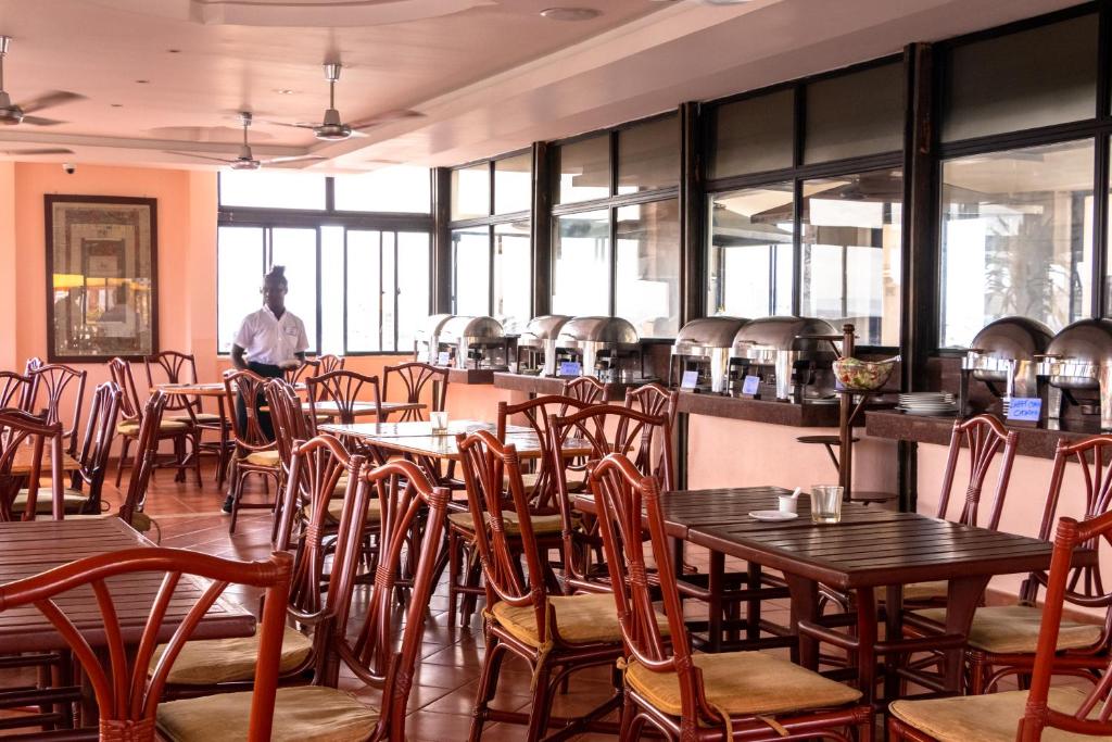 Royal Court Hotel photo